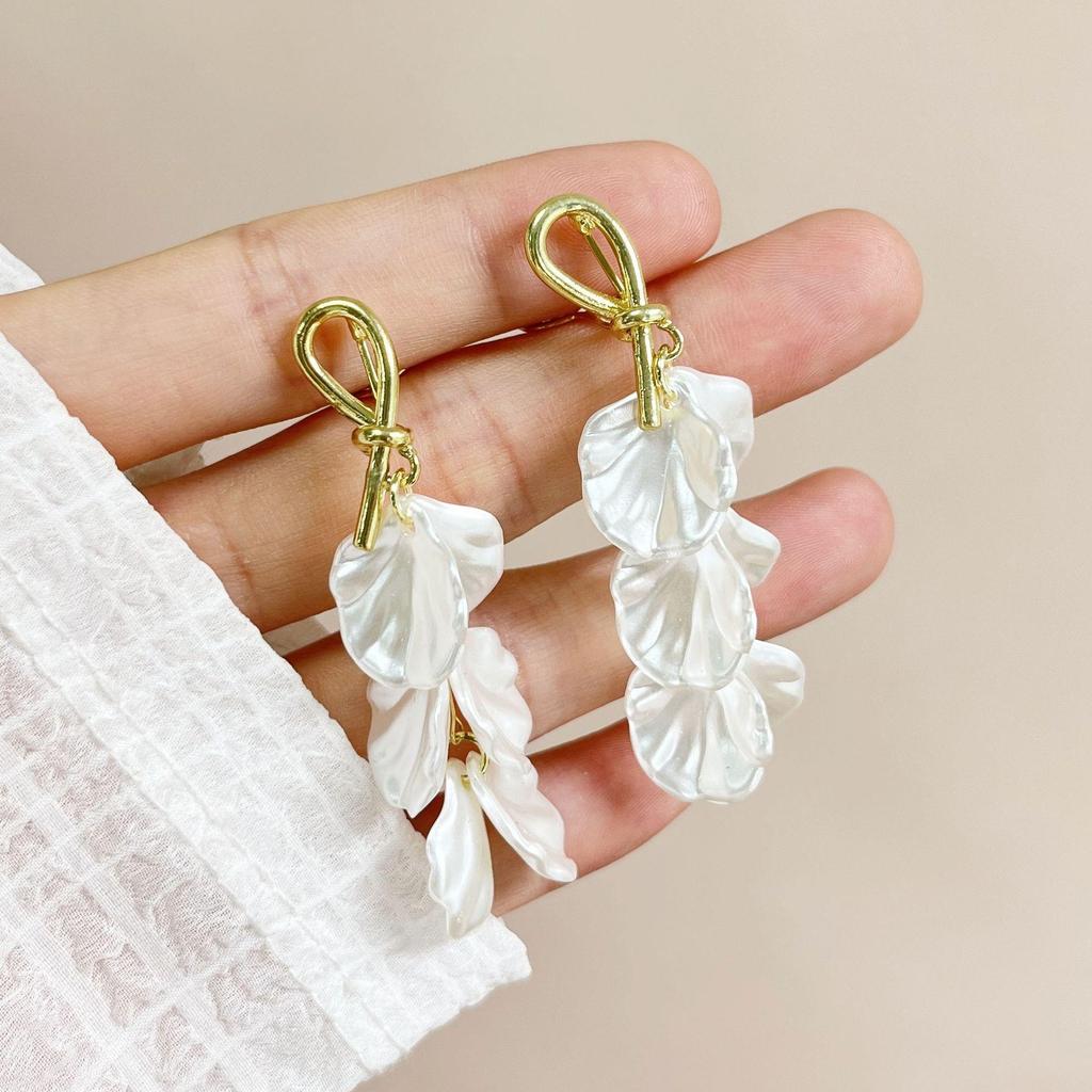 Vintage French Pearl No-Pierce Earrings: Elegant Luxury Clip-ons for Women