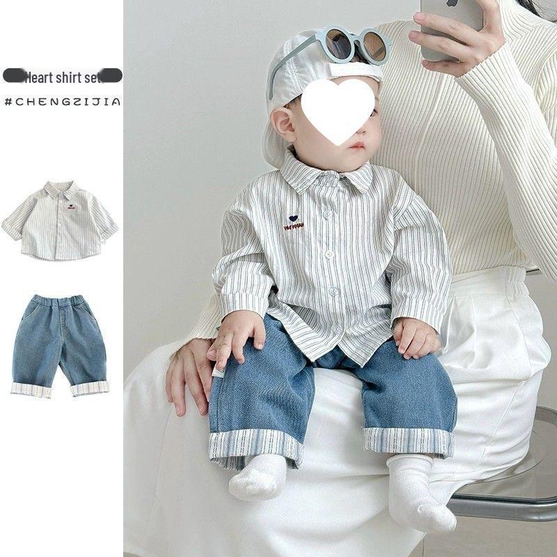 

Комплект для маленького мальчика в корейском стиле на весну и осень: полосатая рубашка и джинсы - повседневный наряд с длинным рукавом 73