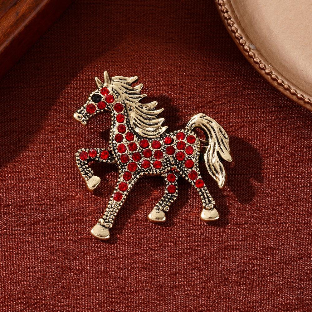 Fashion Rhinestone Horse Brooch for Women Men Zodiac Animal Brooches Lapel Pins Party New Year Jewelry Clothes Accessories