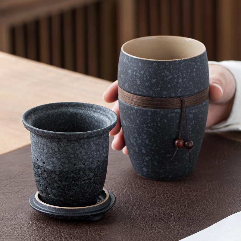 Japanischer Stil Tee-Trennung Aufbrühbecher Keramikkappe Kreativer Filter Tragbar Haushalts-Teetasse Wasserbecher