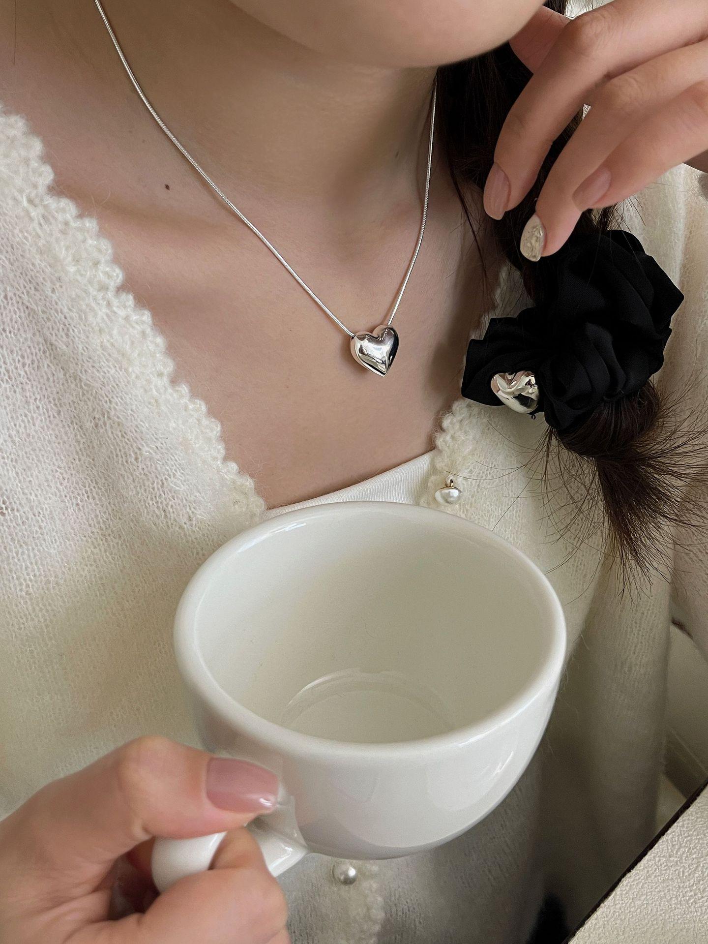 Elegant S925 Sterling Silver Heart Necklace - Peach Heart Clavicle Chain for Women 925 Silver