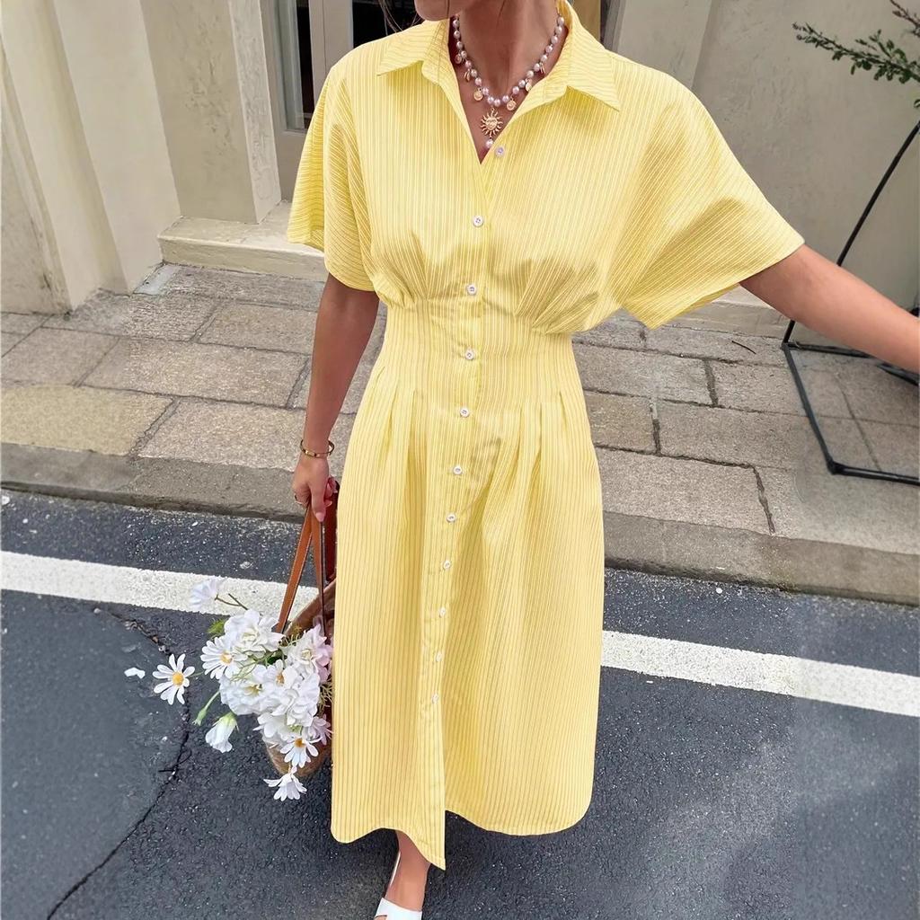 Abito midi casual da donna a maniche corte con colletto a camicia, bottoni sul davanti, plissettato, a righe rosa