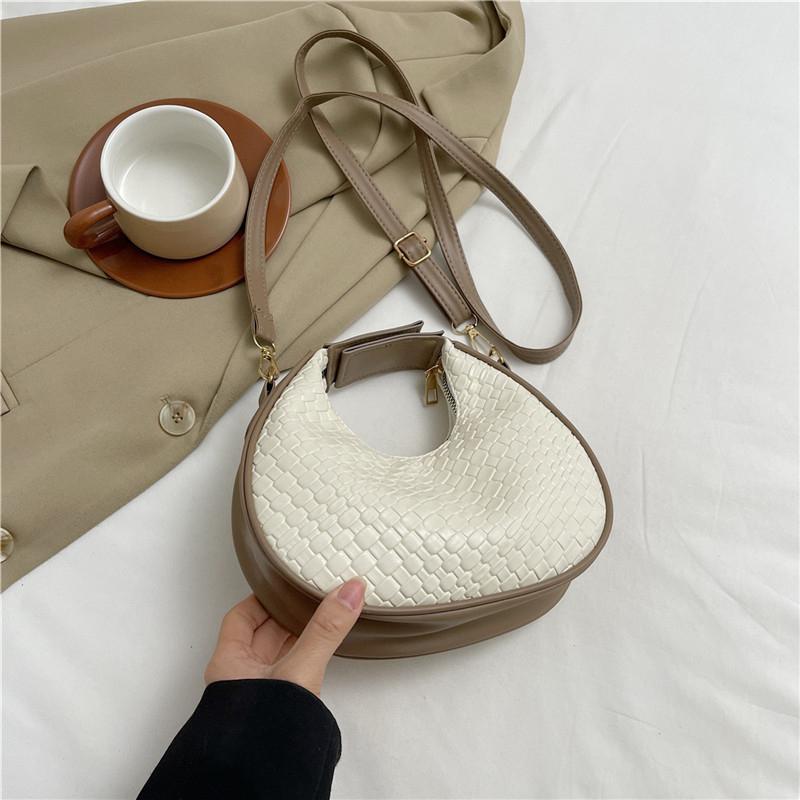 Women's Premium Shoulder Bag New Fashion Niche Design Messenger Bag Female Simple Style Female Woven Hobo Bag