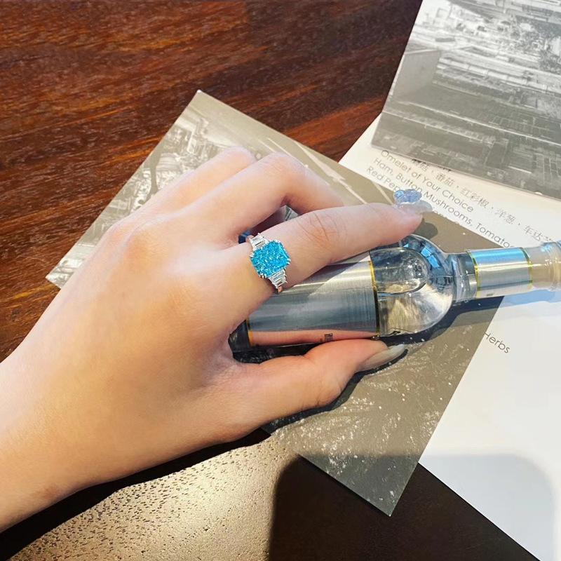 Pierścionek z topazem w kolorze błękitu nieba, damski, retro, high-endowy, temperament szafirowy, pierścionek damski, otwarty