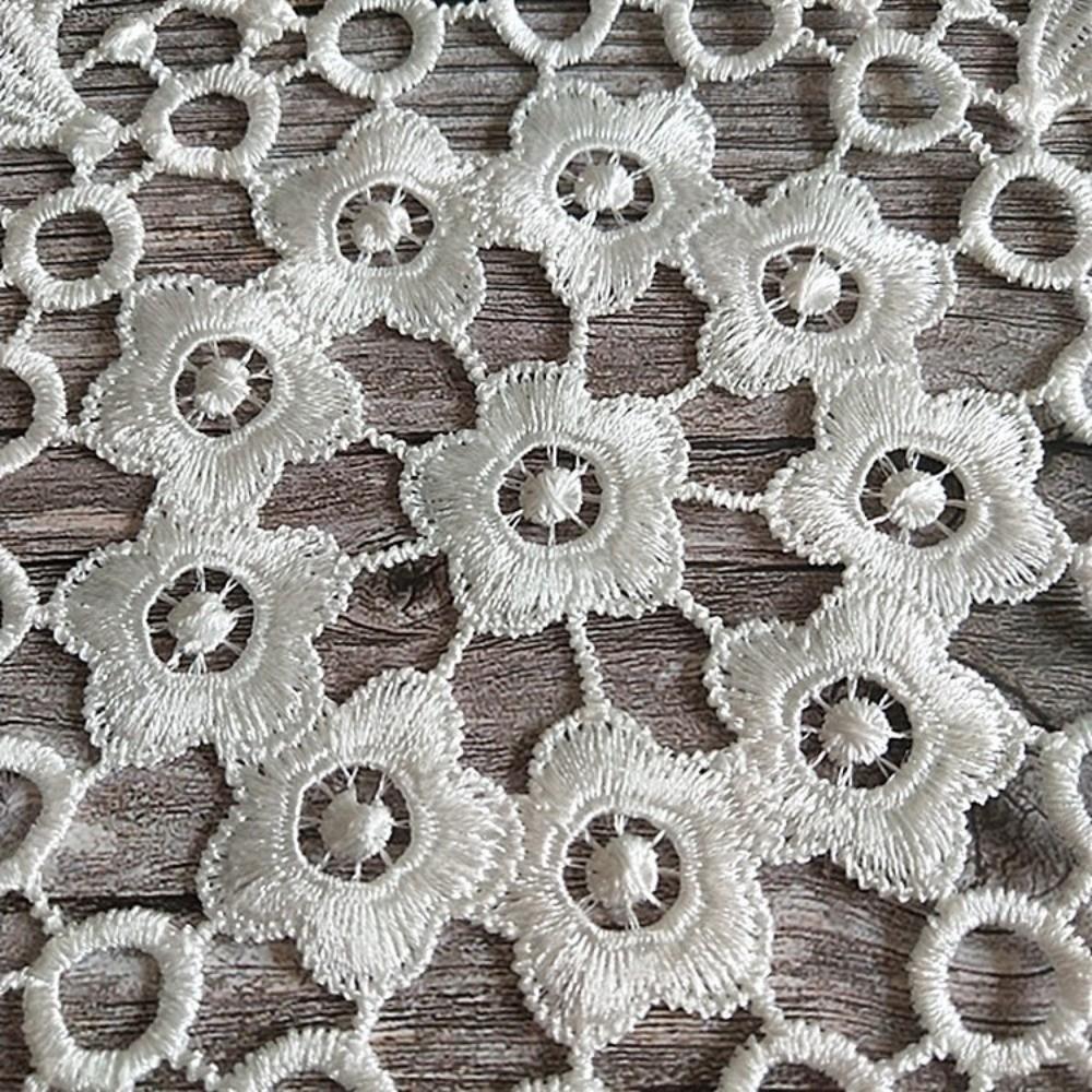 Ornament Prop Lace Embroidery Table Cloth White Round Coffee Coaster Hollow Tea Pad Mat Lace Placemat Wedding Banquet Decor