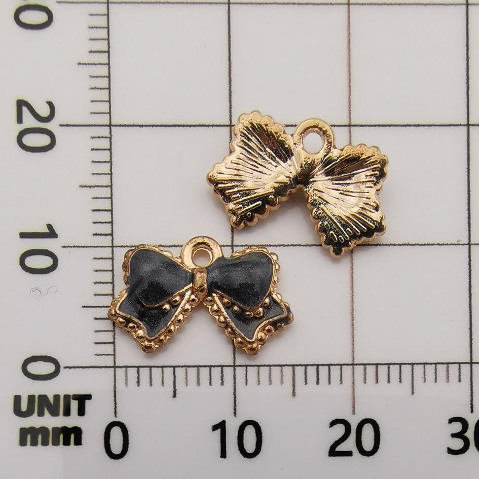 

Ювелирные изделия из сплава с золотым покрытием в корейском стиле: Маленькие подвески, браслеты, ожерелья и изысканные шармы.