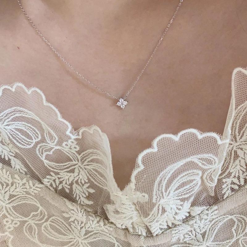Lucky Four-Leaf Clover Necklace - Women's Unique High-End Design Lockbone Chain - Versatile Luxury Neck Chain