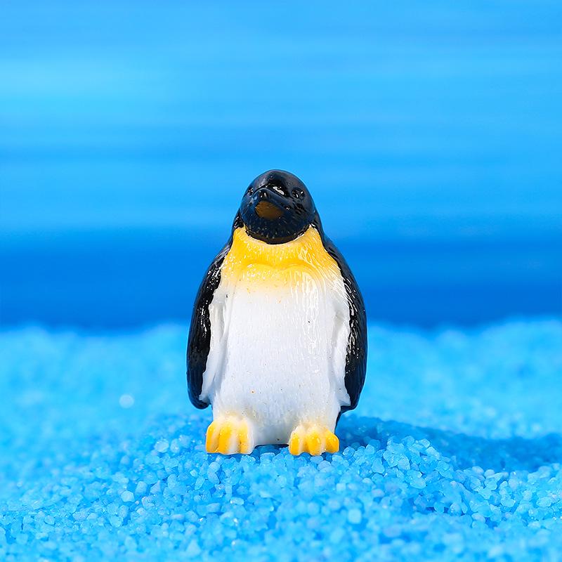 Penguin Series Ice Hockey Micro-landscape Resin Ornaments for Fish Tanks
