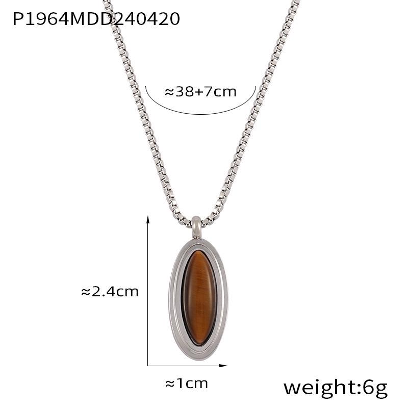 18k Gold French Vintage Oval Necklace with Natural Stone
