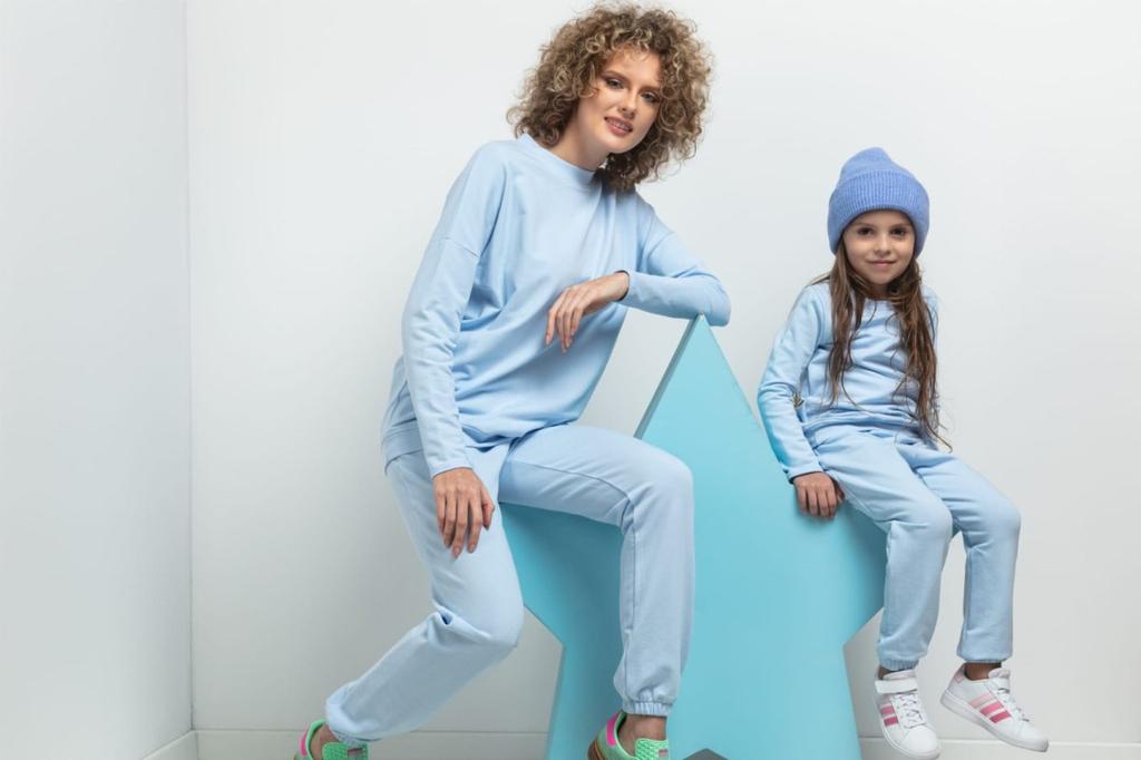 MMD38 jogger sweatpants light blue 98