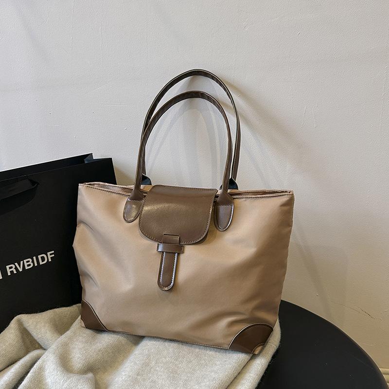 

Оксфордська тканинна сумка жіноча сумка 2024 нова проста модна сумка великої ємності для відпочинку і подорожей через плече сумка коричневий