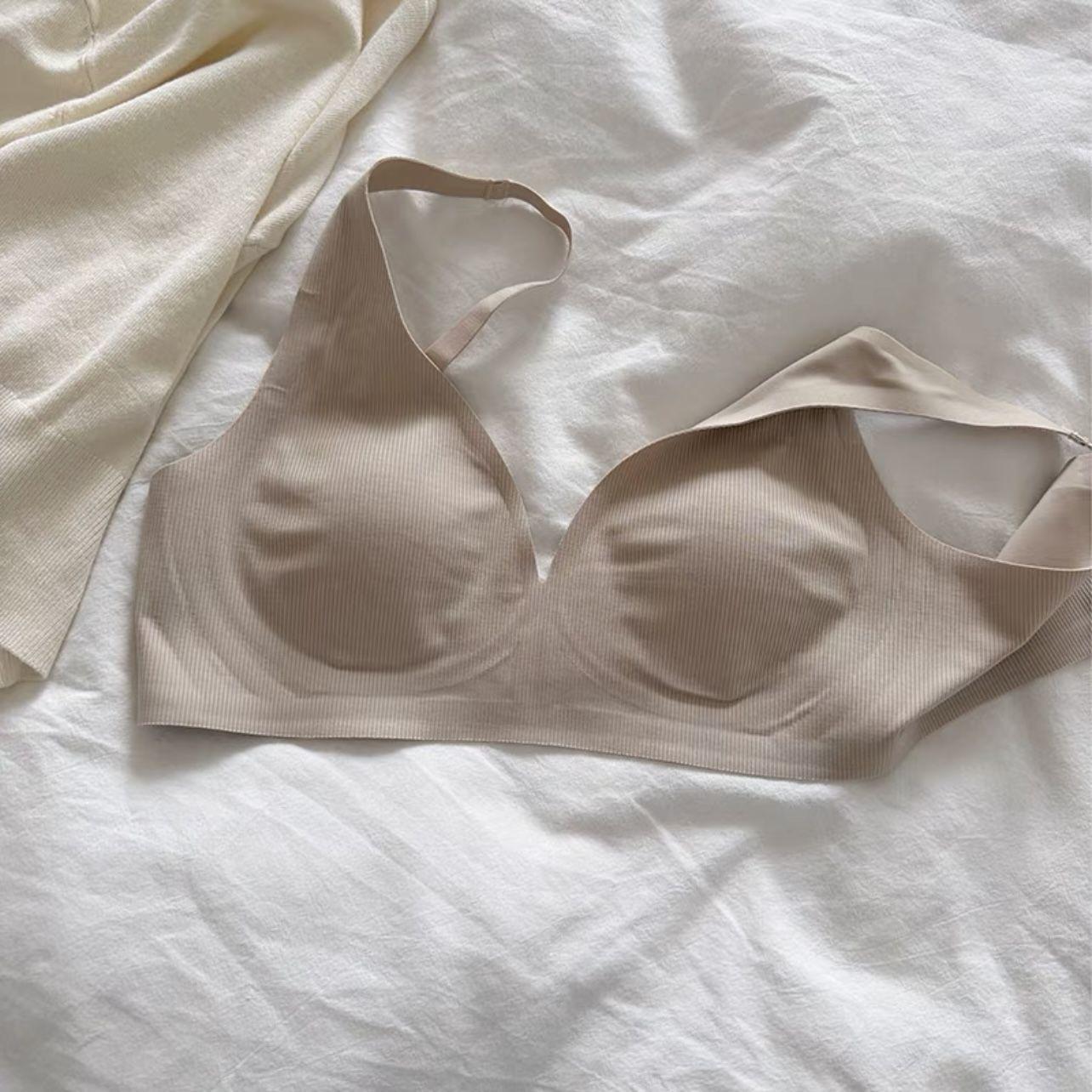 

Женский французский однотонный бюстгальтер с глубоким V-образным вырезом, бесшовный, трехмерная фиксированная чашка, приятный к коже 38/85 бежевый