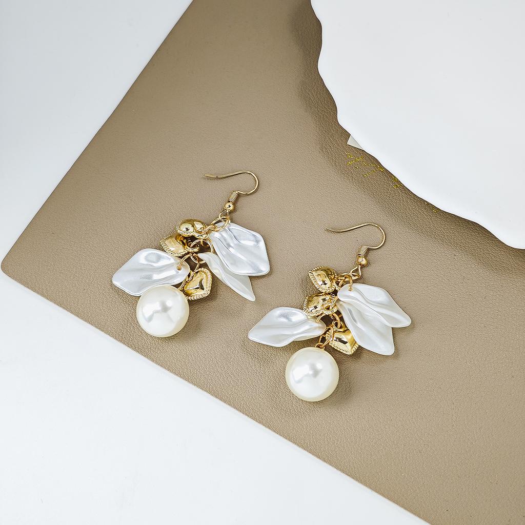 French Retro Light Luxury White Petal Pearl Earrings, Simple Design Flower Butterfly Key Fringed Earrings