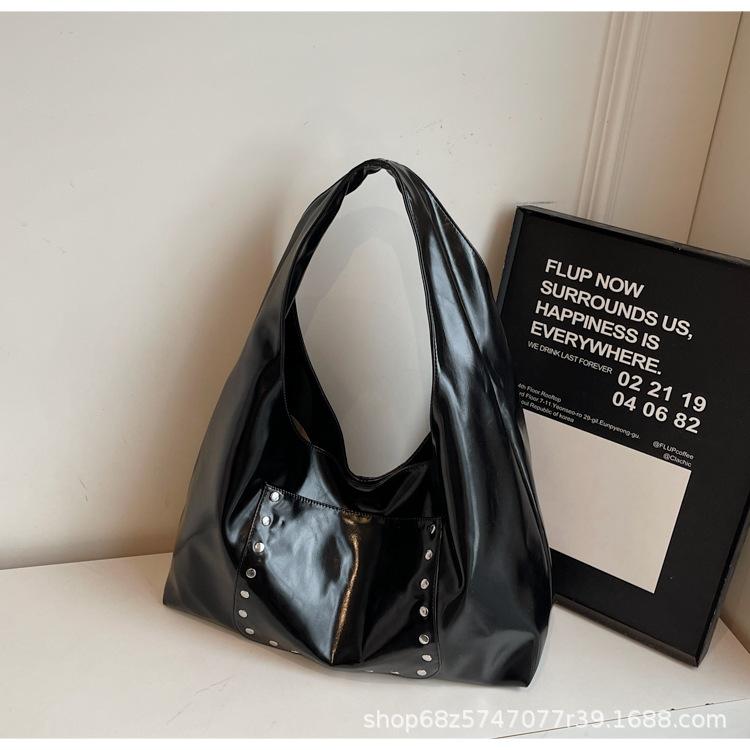 European and American Retro Rivet Locomotive Bag Single Shoulder Underarm Bag Fashionable Versatile Large Capacity Portable Tote Bag