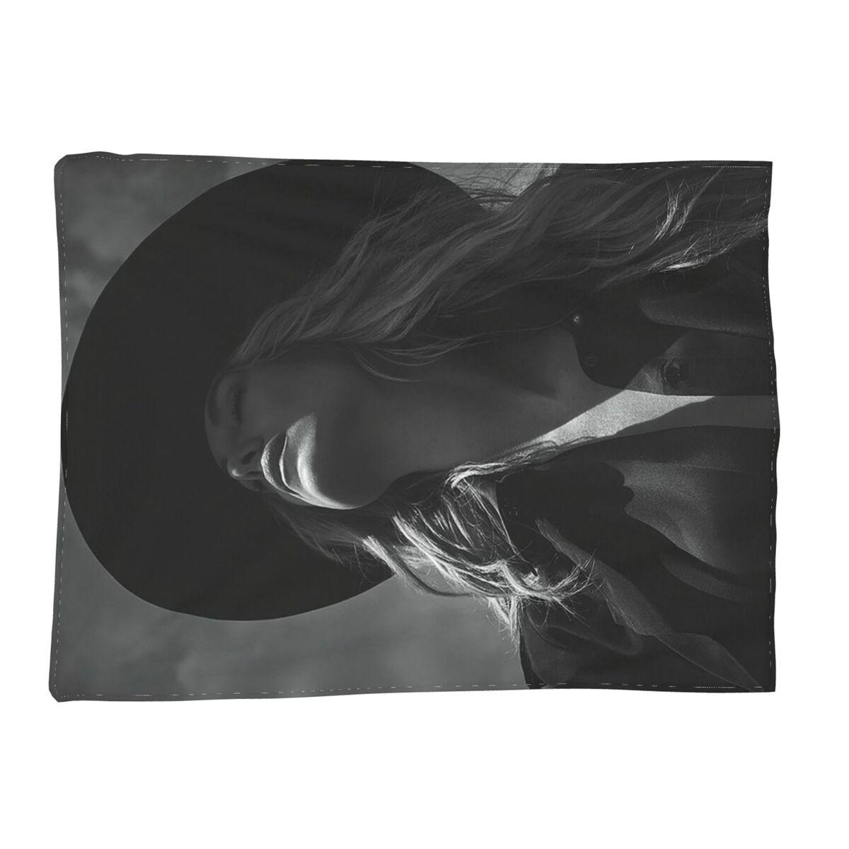 

Lainey Wilson - Country s Cool Again Portrait Blankets Soft Warm Flannel Throw Blanket Bedding for Bed room Picnic Travel Couch 80x120cm