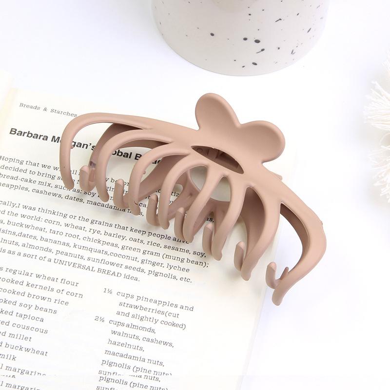 European and American grab clip large frosted solid color hair clip, women's fashionable hair accessory at the back of the head