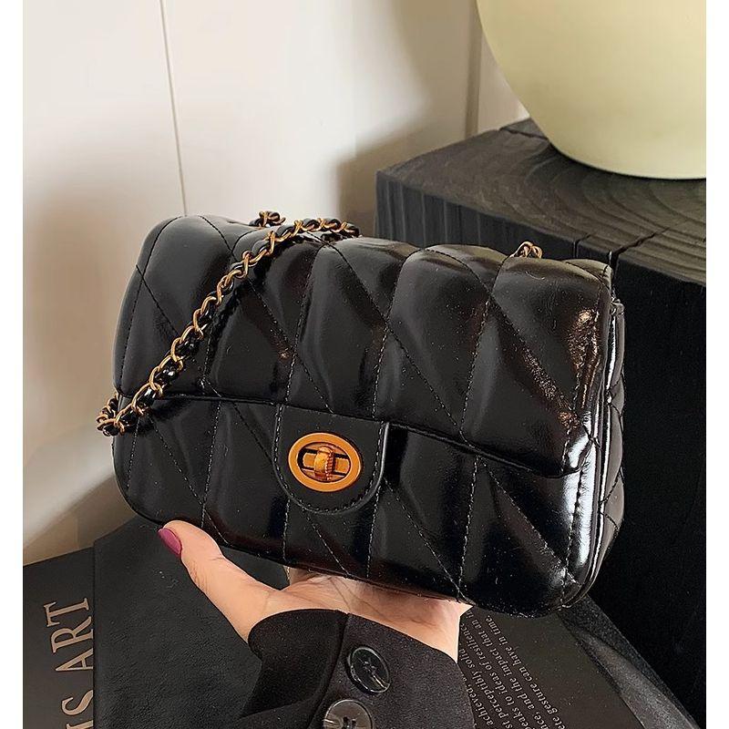 Retro High-end Oil Wax Leather Shoulder Bag 2025 Autumn and Winter New Niche Fashion Small Fragrant Wind Rhombus Messenger Women's Bag