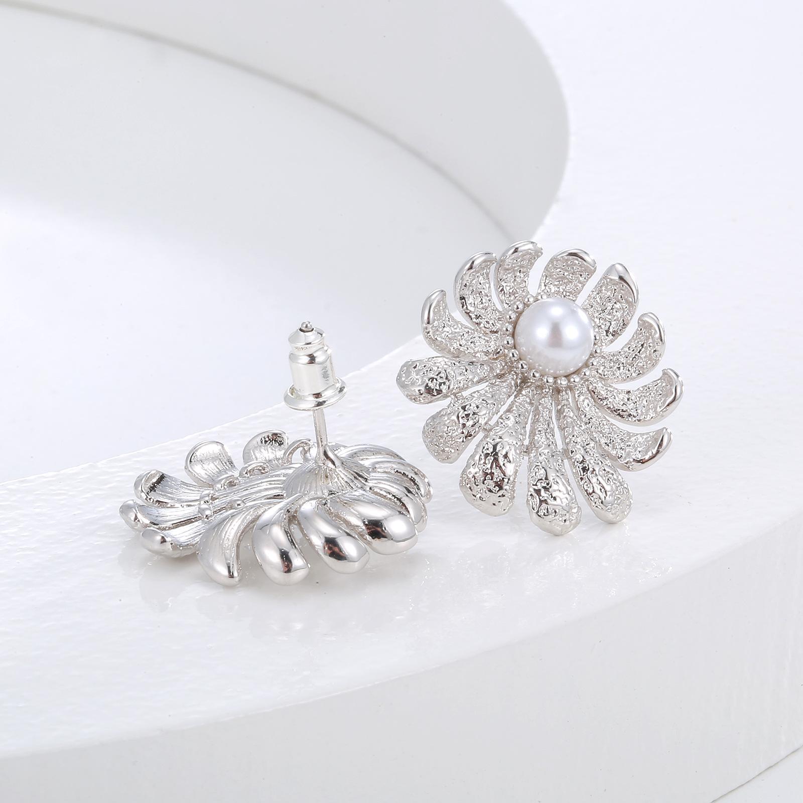 

Средневековые ювелирные изделия женские элитные легкие роскошные серебряные серьги-иглы с трехмерным узором в виде цветка и жемчуга