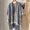 Châle douillet à pompons en laine pour femme – Cape pour photographie Automne/Hiver
