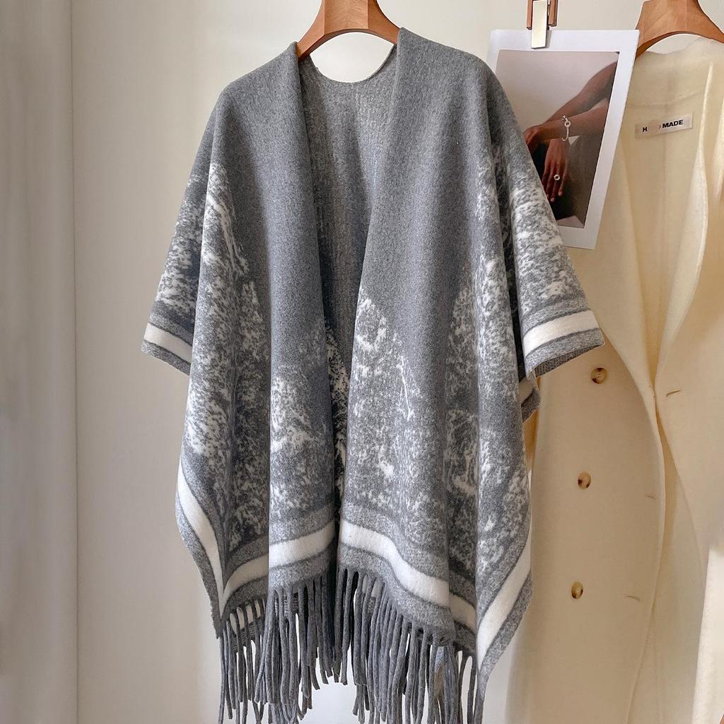 Châle douillet à pompons en laine pour femme – Cape pour photographie Automne/Hiver