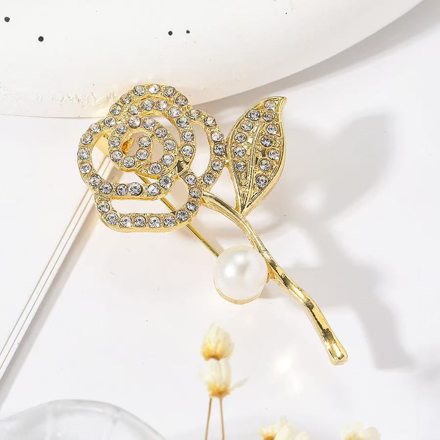 Elegant Rhinestone Camellia Pearl Brooches For Women Exquisite Crystal Hollow Flower Sweater Lapel Pins