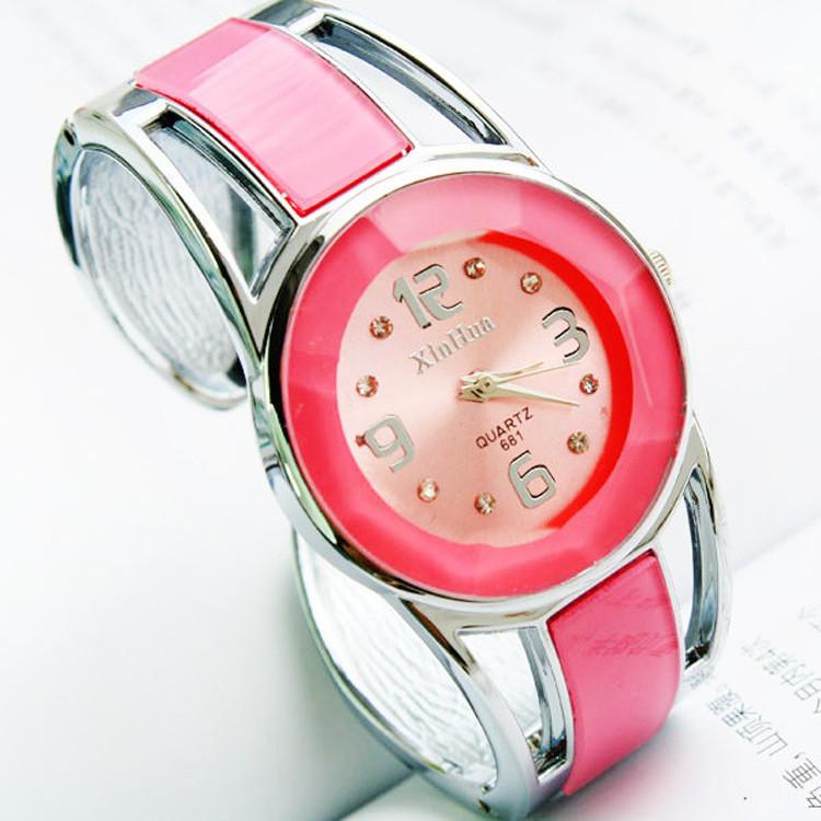 Unisex Bracelet Watch Quartz Analog Wristwatch In Vibrant Candy Colors For Everyday Style