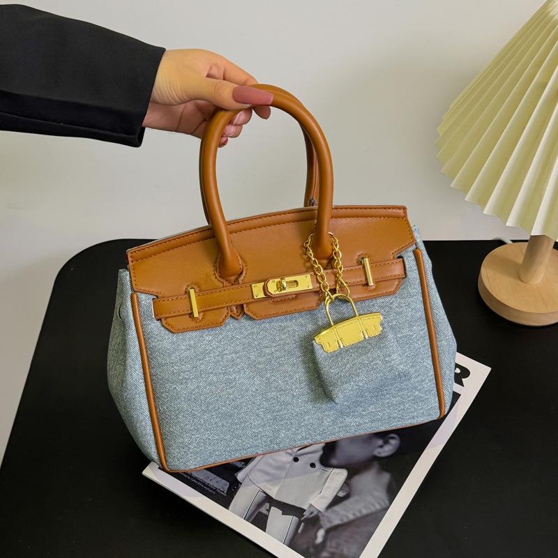 Borsa Portatile Kelly in Denim a Contrasto Platino da Donna Nuova 2026 Versatile a Spalla a Tracolla Ciondolo Donna