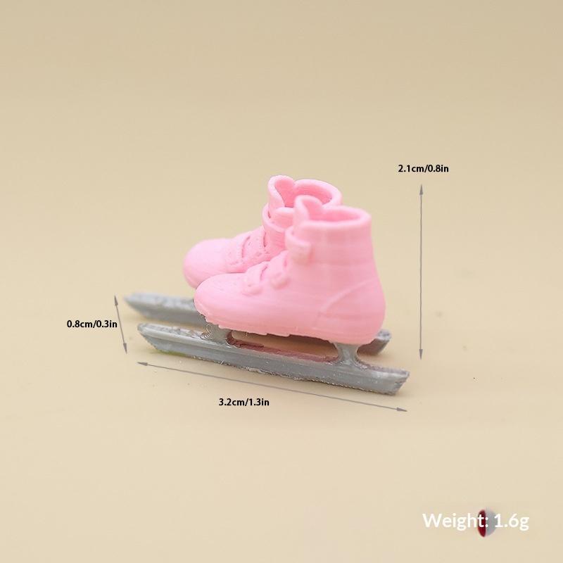 Dollhouse Mini Simulation Skating Shoes 1 Pair Realistic Tiny Ski Footwear Model for Mini Scene Decor Creative Hobby Gifts
