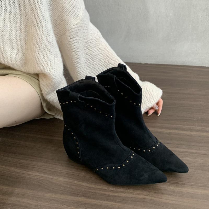 Inner height increase brown V-mouth short boots women's 2025 autumn and winter retro suede pointed thin medium tube fashion knight boots