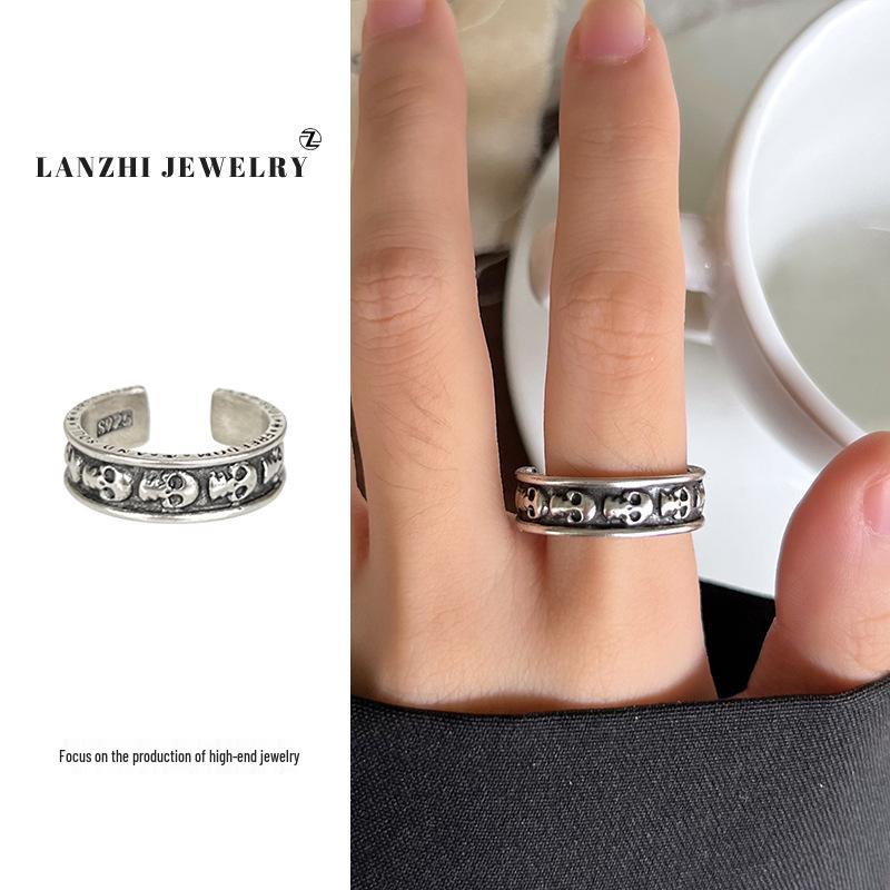 Silberner Totenkopfring: Stilvoller, langlebiger und einzigartiger Schmuck im offenen Stil für Frauen