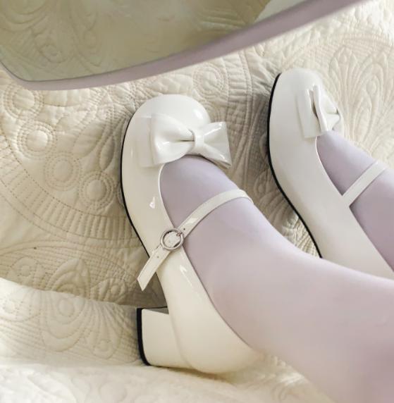 [În Stoc] Pantofi Lolita Drăguți cu Toc Mediu și Fundă Tip Inimă, cu Design Floral Ondulat