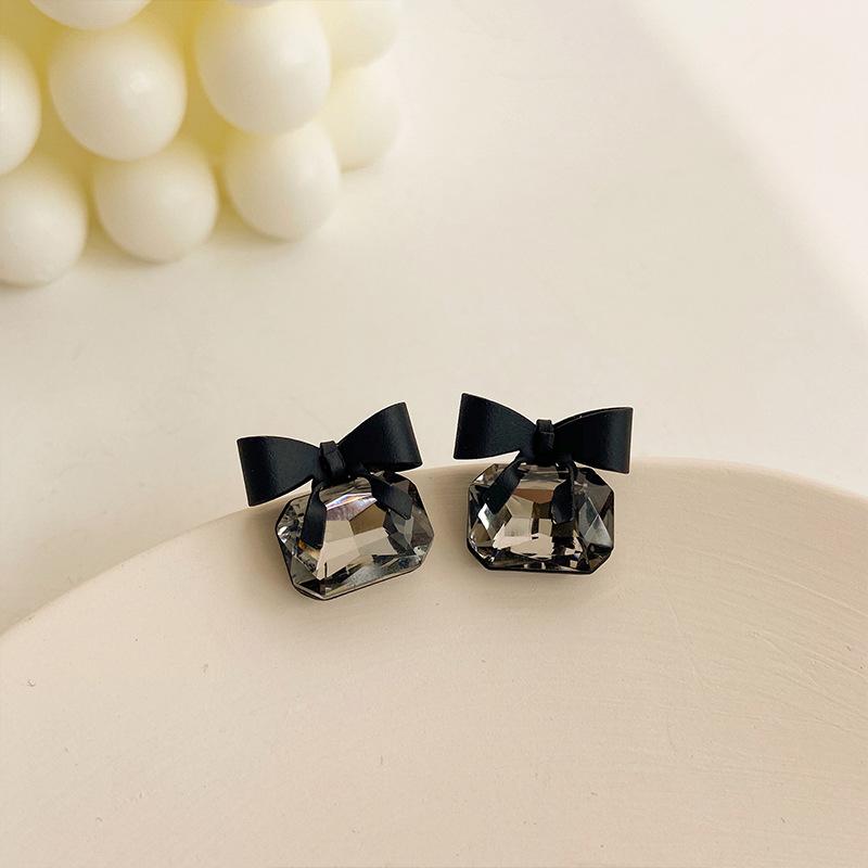 Women's Earrings Asymmetrical Round Hollow Round Black Stud Earrings Rhinestone Accessories For Women Pendientes Mujer