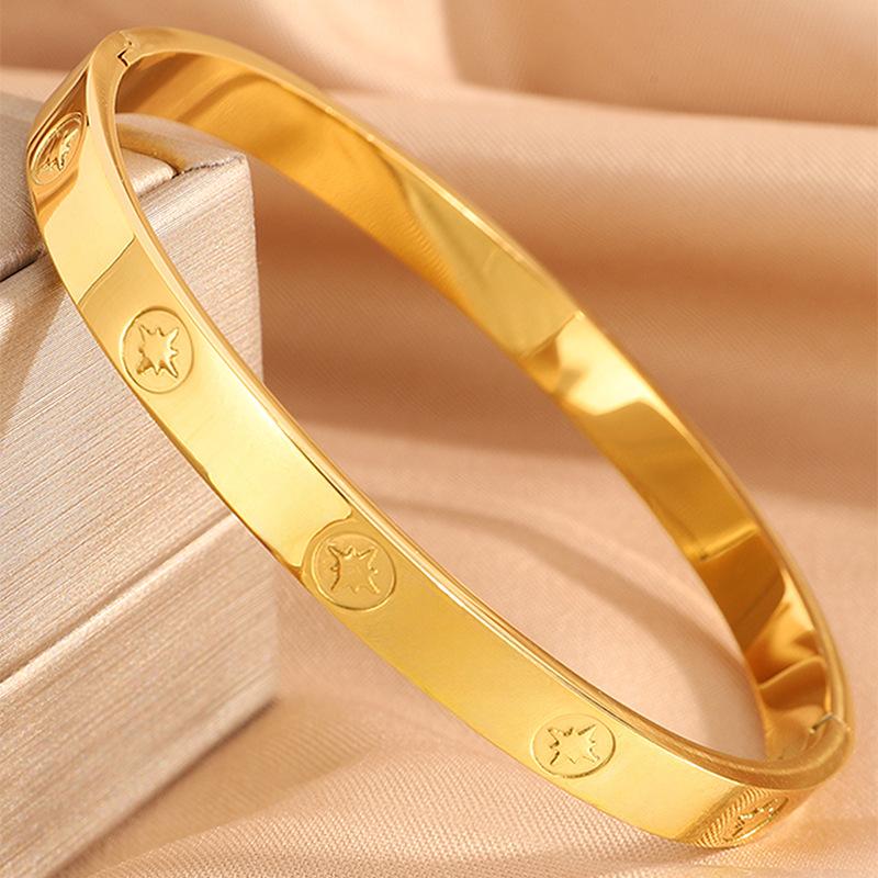 New Embossed Eight-pointed Star Ladies High European and American Jewelry Bracelet 17CM