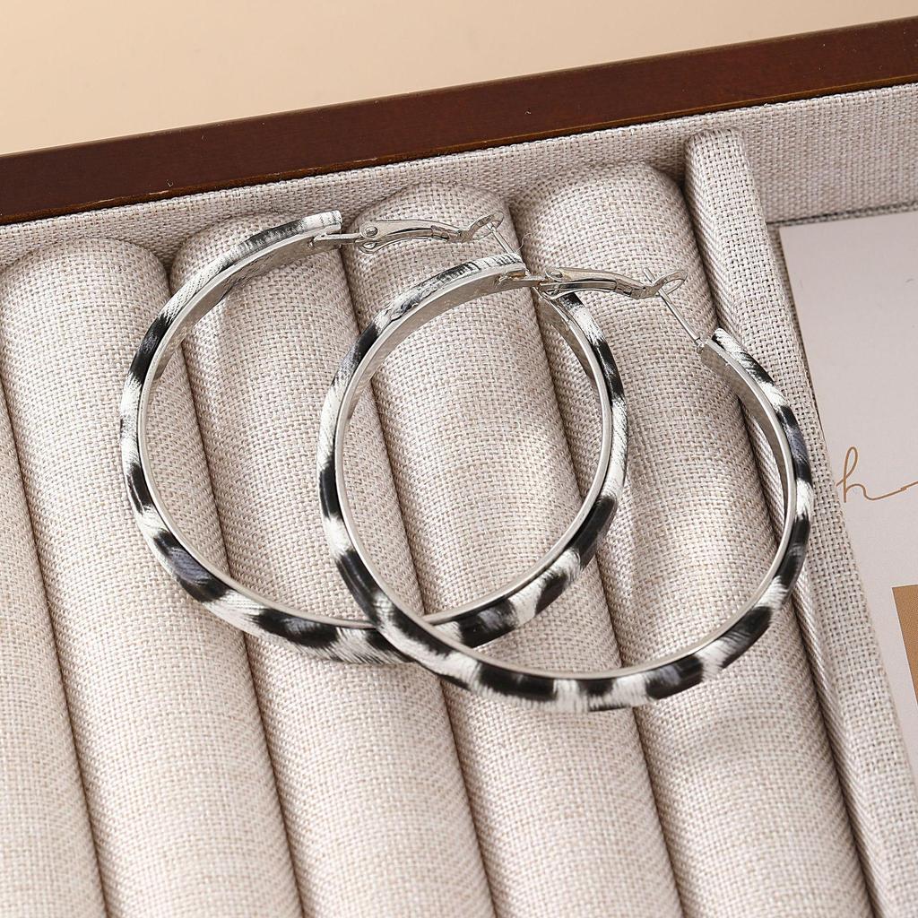 Exquisite Autumn/Winter Leopard Print Large Hoop Earrings, Retro Leather Design