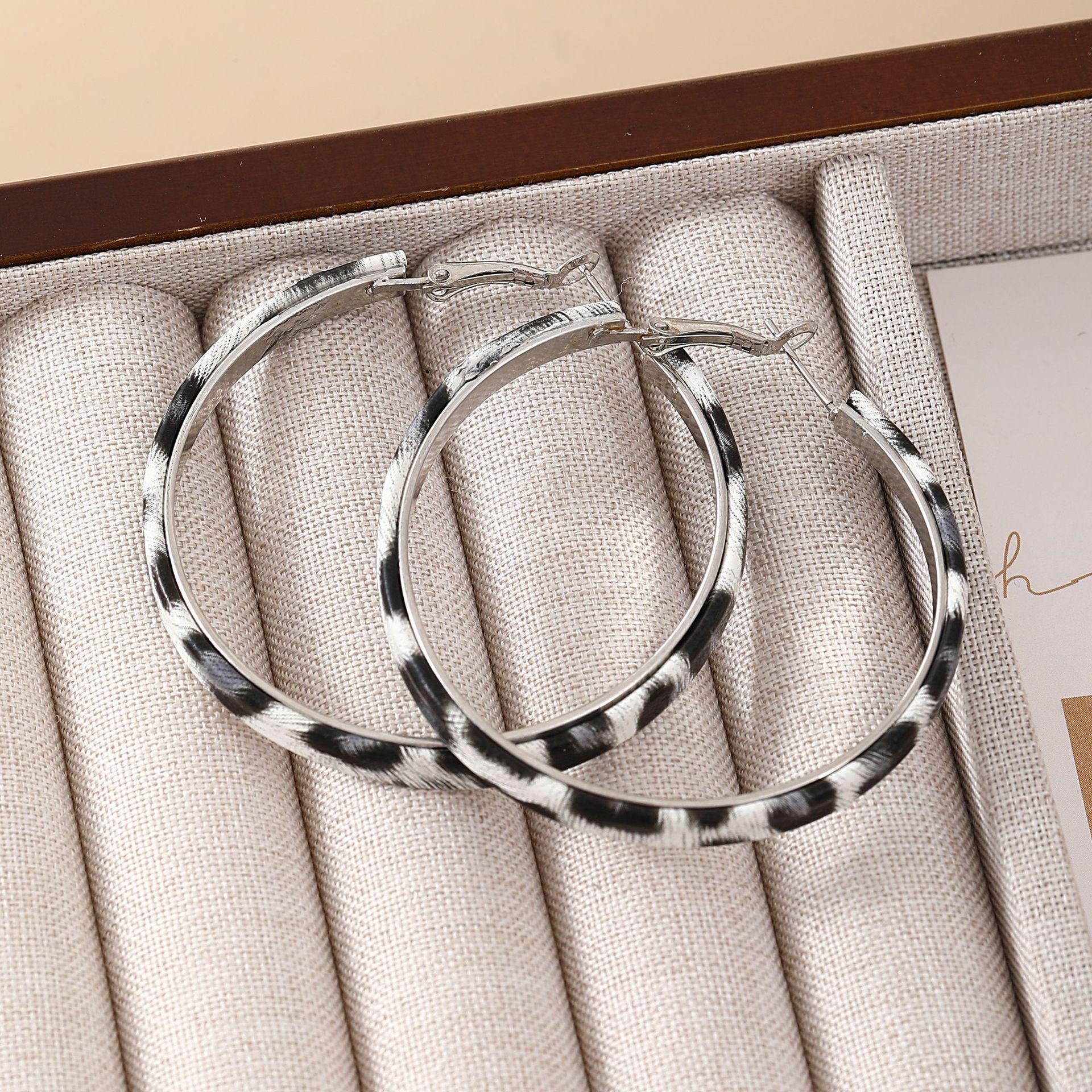 Изысканные осенне-зимние серьги-кольца с леопардовым принтом, ретро-дизайн из кожи