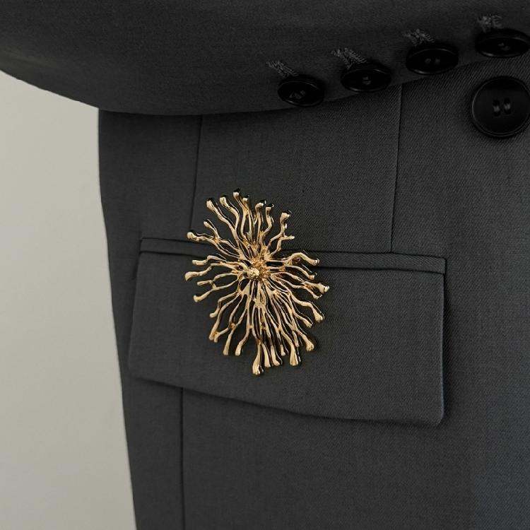 Exquisite Sun Symbol Brooch Stylish Embossed Lapel Pin Featuring Detailed Embossing for Gift Giving Occasions