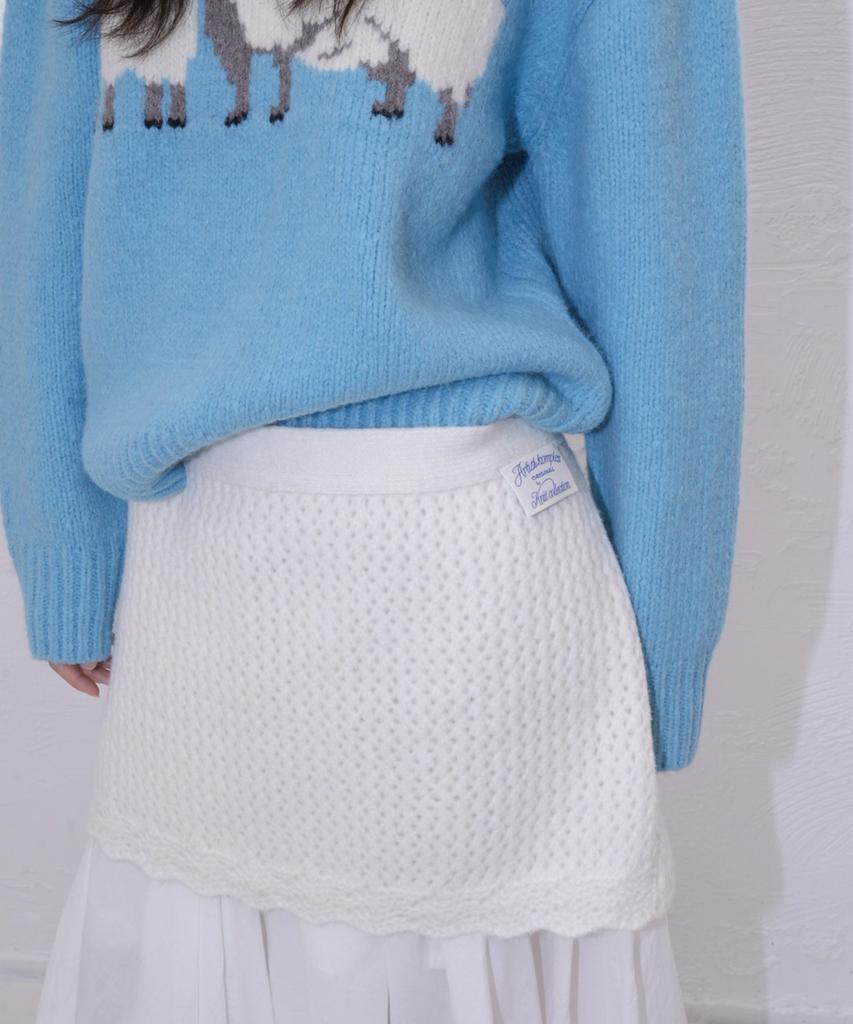 Atiseuteukeompeullegseu Artist Cozy Knit Apron (Ivory)