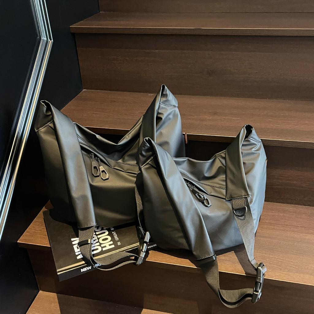 Casual and simple dumpling bag, new textured shoulder bag, large capacity, versatile for men and women, oblique