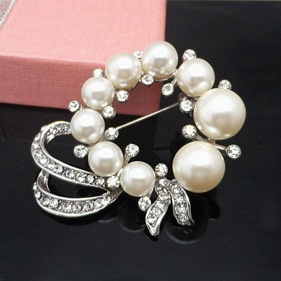 High-End Austrian Crystal Pearl Brooch: Classic European Wedding Accessory