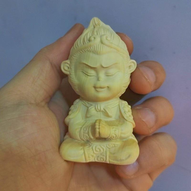 Taihang Cliff Cypress Sun Wukong Sculpture: Creative Solid Wood Monkey Desktop Ornament