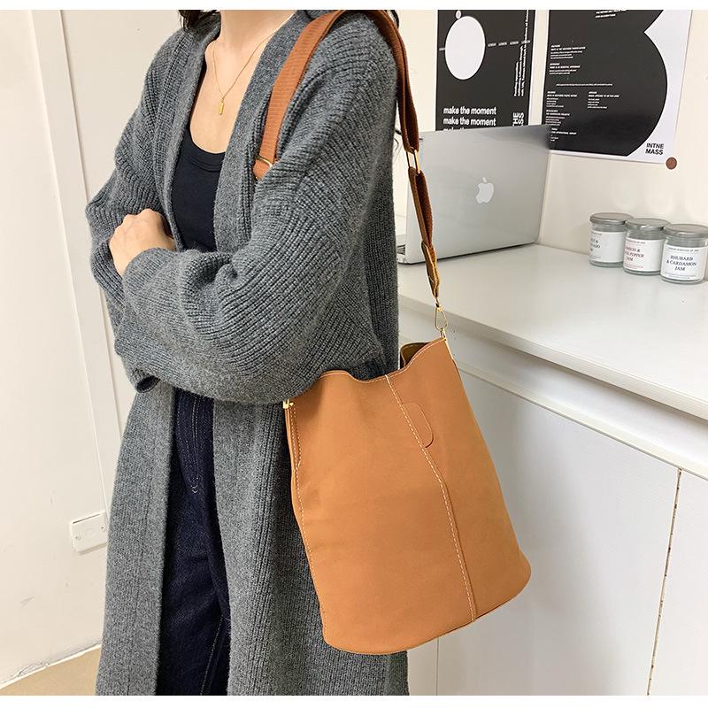 Bucket Bag - Chic Minimalist Shoulder and Crossbody Handbag for Women
