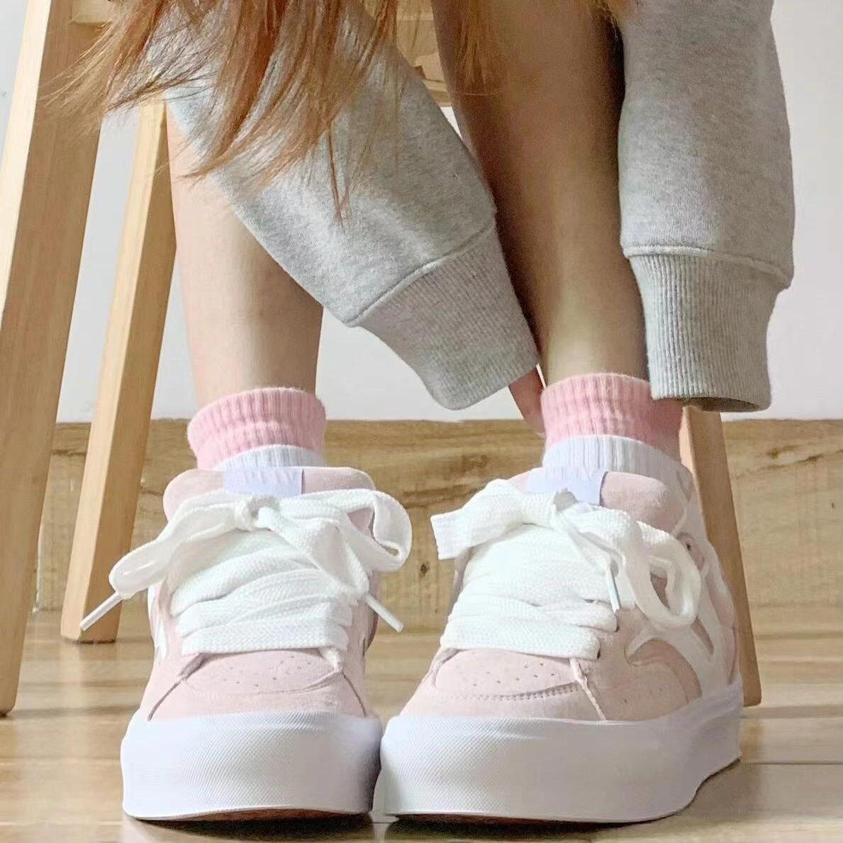 

Thick-soled versatile little white shoes women s 2025 new summer retro leather surface heightening sports and leisure board shoes are comfortable an 40