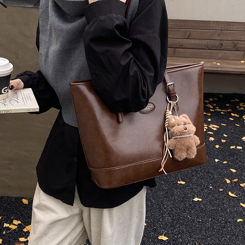 2025 Winter New High-end Portable Tote Bag Women's Trendy Fashion Retro Large-capacity Underarm Bag Commuter Shoulder Bag