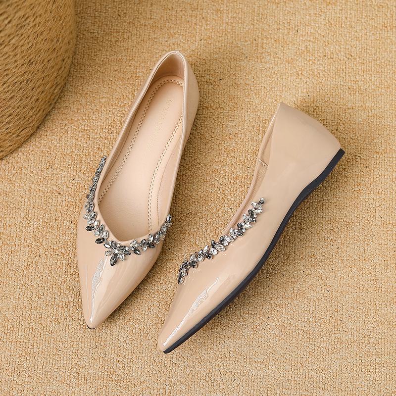 

Huiliya 2025 women s spring new French pointed inner height increase rhinestone shallow mouth temperament versatile single shoes 41