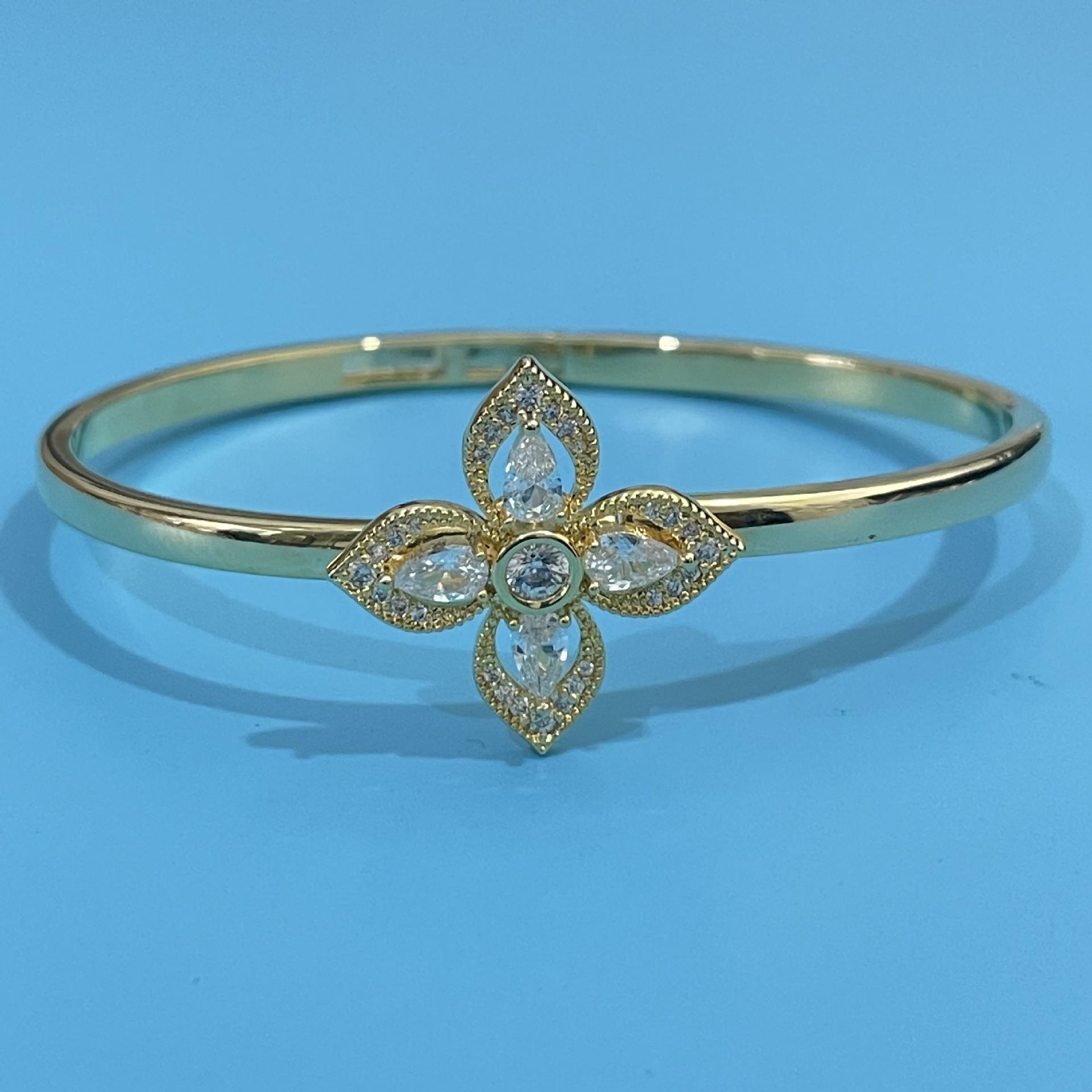 Four-petal Flower, Four-leaf Clover Open Bracelet, Light Luxury and High-end Stone Water Drop Flower Bracelet Bracelet One Size(16-22CM)