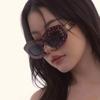 New Diamond-encrusted Irregular Sunglasses Fashion Retro High Sense Cool Fashion Sunglasses.