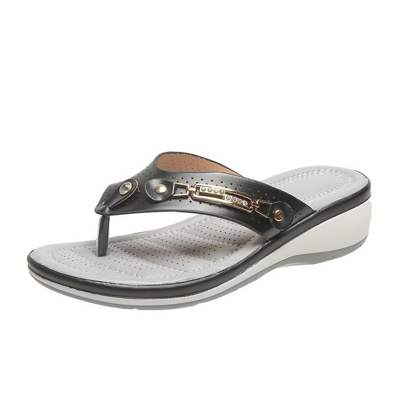 New Sandals Women's Metal Buckle Beach Wear Herringbone Sandals Women's Summer Slope Heel Casual Women's Cool Slippers