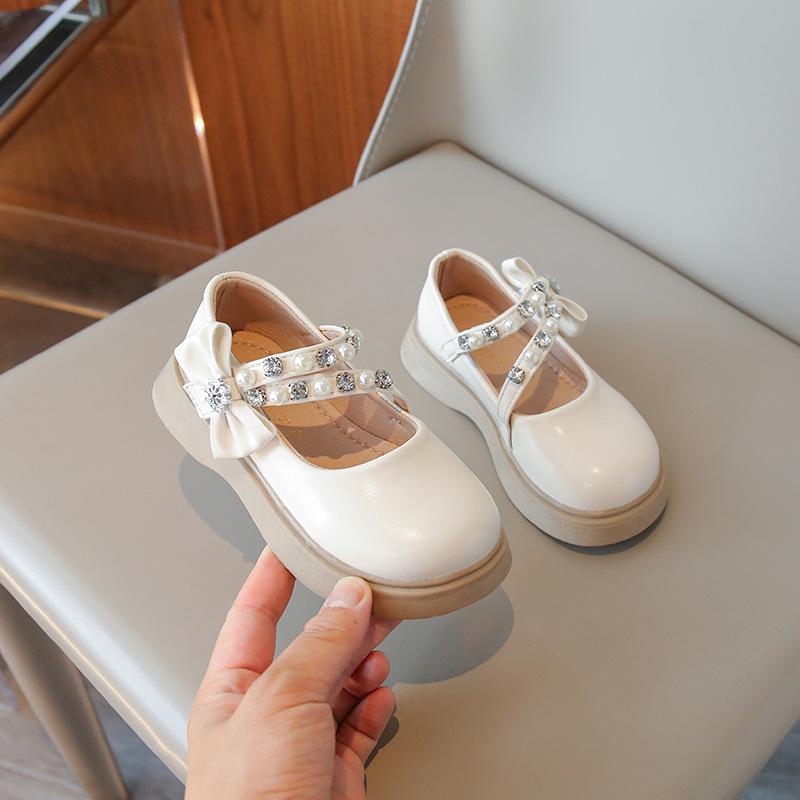 Autumn New Korean Version Pearl Bow Girls Comfortable Soft-soled Leather Shoes