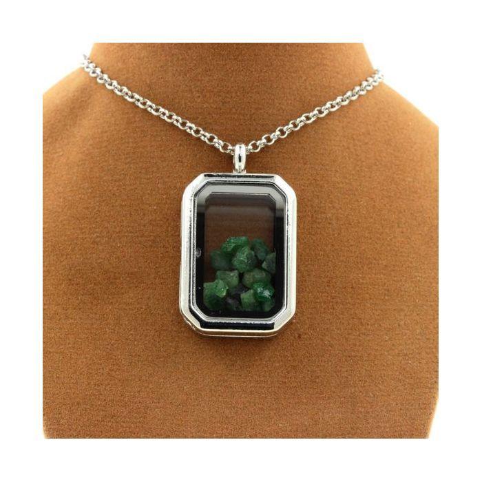 Pierres et Minéraux. Collier Grenat Tsavorite brut. Modèle rectangle à pans coupés.