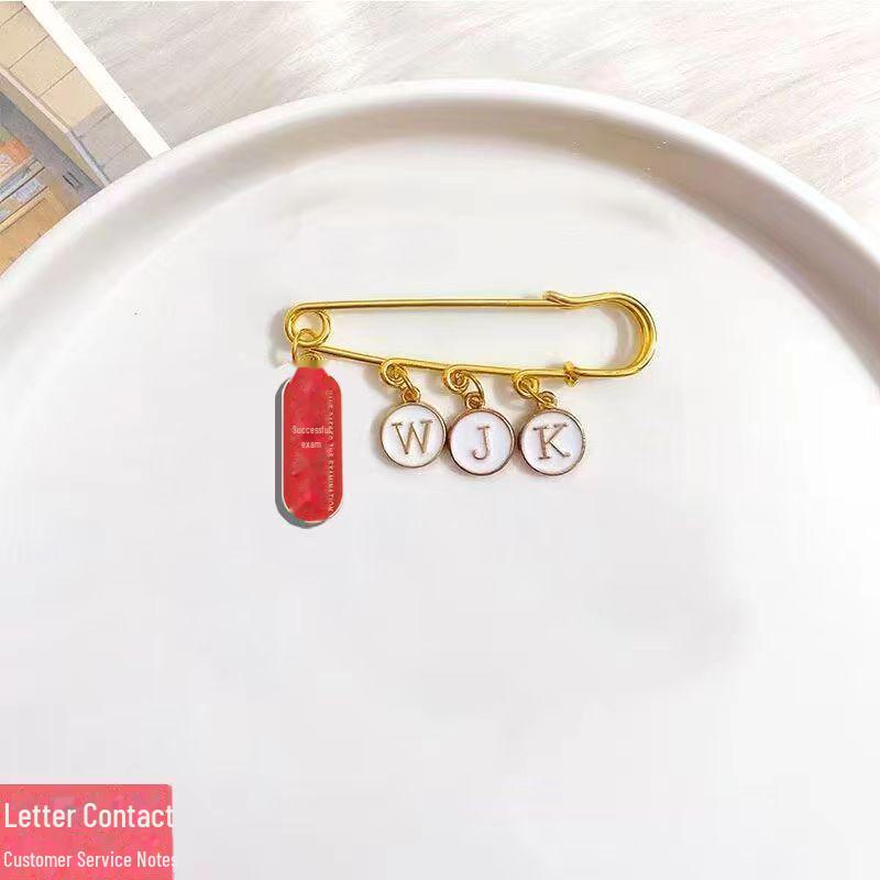 Przypinka dla ucznia DIY na sukces na egzaminie – Urocza broszka z literą na szczęście na egzaminach